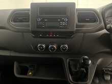 Renault Master 2.3 dCi 35 Business+ Panel Van 4dr Diesel Manual FWD LWB Medium Roof Euro 6 (135 ps) - U1876