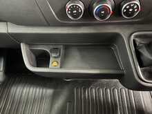 Renault Master 2.3 dCi 35 Business+ Panel Van 4dr Diesel Manual FWD LWB Medium Roof Euro 6 (135 ps) - U1876