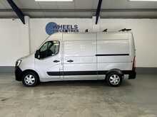 Renault Master 2.3 dCi 35 Business+ Panel Van 4dr Diesel Manual FWD MWB Medium Roof Euro 6 (135 ps) - U1881