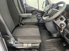 Renault Master 2.3 dCi 35 Business+ Panel Van 4dr Diesel Manual FWD MWB Medium Roof Euro 6 (135 ps) - U1881