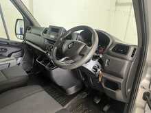 Renault Master 2.3 dCi 35 Business+ Panel Van 4dr Diesel Manual FWD MWB Medium Roof Euro 6 (135 ps) - U1881