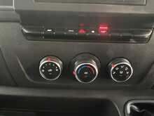 Renault Master 2.3 dCi 35 Business+ Panel Van 4dr Diesel Manual FWD MWB Medium Roof Euro 6 (135 ps) - U1881