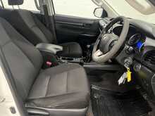 Toyota Hilux 2.4 D-4D Active Pickup Double Cab 4dr Diesel Manual 4WD Euro 6 (3.5t) (150 ps) - U1913