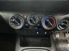 Toyota Hilux 2.4 D-4D Active Pickup Double Cab 4dr Diesel Manual 4WD Euro 6 (3.5t) (150 ps) - U1913