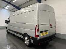 Renault Master 2.3 dCi 35 Business+ Panel Van 4dr Diesel Manual FWD LWB Medium Roof Euro 6 (135 ps) - U1916