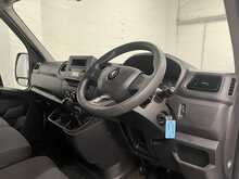 Renault Master 2.3 dCi 35 Business+ Panel Van 4dr Diesel Manual FWD LWB Medium Roof Euro 6 (135 ps) - U1916