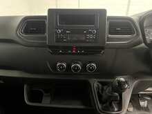 Renault Master 2.3 dCi 35 Business+ Panel Van 4dr Diesel Manual FWD LWB Medium Roof Euro 6 (135 ps) - U1916