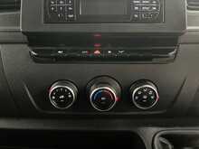Renault Master 2.3 dCi 35 Business+ Panel Van 4dr Diesel Manual FWD LWB Medium Roof Euro 6 (135 ps) - U1916