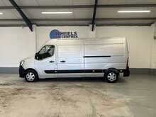 Renault Master 2.3 dCi 35 Business+ Panel Van 4dr Diesel Manual FWD LWB Medium Roof Euro 6 (135 ps) - U1916
