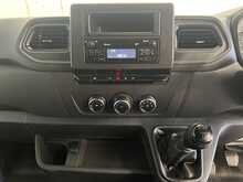 Renault Master 2.3 dCi 35 Business+ Panel Van 4dr Diesel Manual FWD LWB Medium Roof Euro 6 (135 ps) - U1916