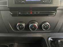 Renault Master 2.3 dCi 35 Business+ Panel Van 4dr Diesel Manual FWD LWB Medium Roof Euro 6 (135 ps) - U1916