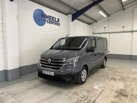 Renault Trafic 2.3 dCi 35 Business+ Panel Van 4dr Diesel Manual FWD MWB Medium Roof Euro 6 (135 ps)