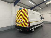 Renault Master 2.3 dCi 35 Business+ Panel Van 4dr Diesel Manual FWD MWB Medium Roof Euro 6 (135 ps) - U1956