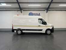 Renault Master 2.3 dCi 35 Business+ Panel Van 4dr Diesel Manual FWD MWB Medium Roof Euro 6 (135 ps) - U1956
