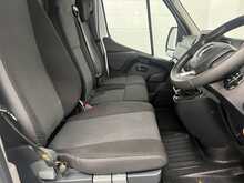 Renault Master 2.3 dCi 35 Business+ Panel Van 4dr Diesel Manual FWD MWB Medium Roof Euro 6 (135 ps) - U1956