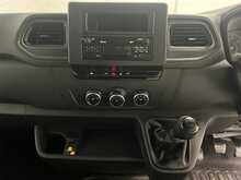 Renault Master 2.3 dCi 35 Business+ Panel Van 4dr Diesel Manual FWD MWB Medium Roof Euro 6 (135 ps) - U1956