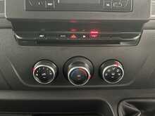 Renault Master 2.3 dCi 35 Business+ Panel Van 4dr Diesel Manual FWD MWB Medium Roof Euro 6 (135 ps) - U1956