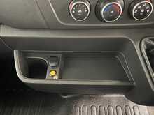 Renault Master 2.3 dCi 35 Business+ Panel Van 4dr Diesel Manual FWD MWB Medium Roof Euro 6 (135 ps) - U1956