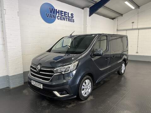 Renault Trafic 2.3 dCi 35 Business+ Panel Van 4dr Diesel Manual FWD MWB Medium Roof Euro 6 (135 ps)