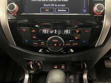 Nissan Navara 2.3 dCi Tekna Pickup Double Cab 4dr Diesel Auto 4WD Euro 6 (190 ps) - U2041