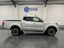 Nissan Navara 2.3 dCi Tekna Pickup Double Cab 4dr Diesel Auto 4WD Euro 6 (190 ps) - U2041