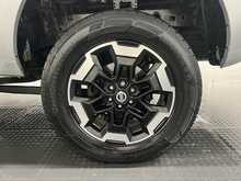 Nissan Navara 2.3 dCi Tekna Pickup Double Cab 4dr Diesel Auto 4WD Euro 6 (190 ps) - U2041