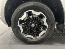 Nissan Navara 2.3 dCi Tekna Pickup Double Cab 4dr Diesel Auto 4WD Euro 6 (190 ps) - U2041