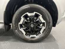 Nissan Navara 2.3 dCi Tekna Pickup Double Cab 4dr Diesel Auto 4WD Euro 6 (190 ps) - U2041