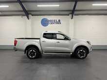 Nissan Navara 2.3 dCi Tekna Pickup Double Cab 4dr Diesel Auto 4WD Euro 6 (190 ps) - U2042