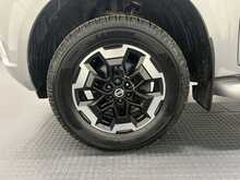 Nissan Navara 2.3 dCi Tekna Pickup Double Cab 4dr Diesel Auto 4WD Euro 6 (190 ps) - U2042