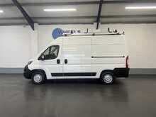 Peugeot Boxer 2.2 BlueHDi 335 Professional Panel Van 5dr Diesel Manual L2 H2 Euro 6 (s/s) (140 ps) - U2056