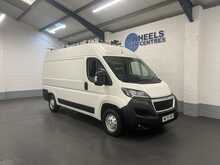 Peugeot Boxer 2.2 BlueHDi 335 Professional Panel Van 5dr Diesel Manual L2 H2 Euro 6 (s/s) (140 ps) - U2056