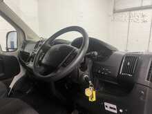 Peugeot Boxer 2.2 BlueHDi 335 Professional Panel Van 5dr Diesel Manual L2 H2 Euro 6 (s/s) (140 ps) - U2056