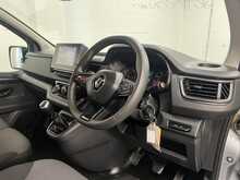Renault Trafic 2.0 dCi Blue LL30 Business+ Panel Van 5dr Diesel Manual L2 H1 Euro 6 (s/s) (130 ps) - U2066