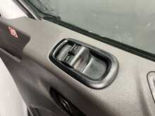 Ford Transit 2.0 350 EcoBlue HD Leader Panel Van 5dr Diesel Manual RWD L4 H3 Euro 6 (s/s) (DRW) (130 ps) - U2101