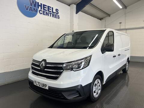 Renault Trafic Master 2.3 dCi 35 Business+ FWD LWB Medium Roof Euro 6 4dr