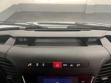 Iveco Daily 2.3D HPI 14V 35S 3520L Panel Van 5dr Diesel HiMatic MWB H2 Euro 6 (s/s) (136 ps) - U2203