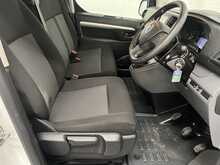 Vauxhall Vivaro 2.0 Turbo D 3100 Sportive Crew Van Double Cab 5dr Diesel Manual L2 H1 Euro 6 (s/s) (120 ps) - U2234