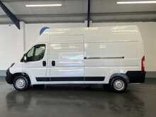Peugeot Boxer 2.2 BlueHDi 335 Professional Premium + Panel Van 5dr Diesel Manual L3 H3 Euro 6 (s/s) (140 ps) - U2239