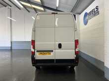 Peugeot Boxer 2.2 BlueHDi 335 Professional Premium + Panel Van 5dr Diesel Manual L3 H3 Euro 6 (s/s) (140 ps) - U2239