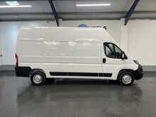 Peugeot Boxer 2.2 BlueHDi 335 Professional Premium + Panel Van 5dr Diesel Manual L3 H3 Euro 6 (s/s) (140 ps) - U2239