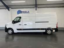 Renault Master 2.3 dCi 35 Business+ Panel Van 4dr Diesel Manual FWD LWB Medium Roof Euro 6 (135 ps) - U2254