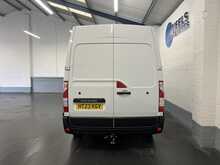 Renault Master 2.3 dCi 35 Business+ Panel Van 4dr Diesel Manual FWD LWB Medium Roof Euro 6 (135 ps) - U2254