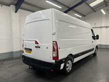 Renault Master 2.3 dCi 35 Business+ Panel Van 4dr Diesel Manual FWD LWB Medium Roof Euro 6 (135 ps) - U2254