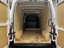 Renault Master 2.3 dCi 35 Business+ Panel Van 4dr Diesel Manual FWD LWB Medium Roof Euro 6 (135 ps) - U2254