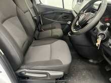 Renault Trafic 2.0 dCi Blue LL30 Advance Panel Van 5dr Diesel Manual L2 H1 Euro 6 (s/s) (130 ps) - U2271