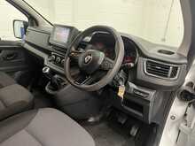 Renault Trafic 2.0 dCi Blue LL30 Advance Panel Van 5dr Diesel Manual L2 H1 Euro 6 (s/s) (130 ps) - U2271