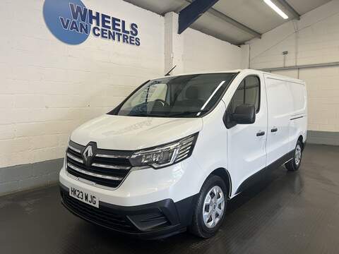 Renault Trafic Master 2.3 dCi 35 Business+ FWD LWB Medium Roof Euro 6 4dr