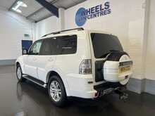 Mitsubishi Shogun 3.2 DI-DC SG2 SUV 5dr Diesel Auto 4WD Euro 5 LWB (197 ps) - U2293