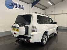 Mitsubishi Shogun 3.2 DI-DC SG2 SUV 5dr Diesel Auto 4WD Euro 5 LWB (197 ps) - U2293